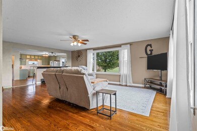 21456 105th St, Columbus Junction, IA 52738 - photo 5