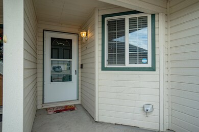 992 Glengrove Ave, Central Point, OR 97502 - photo 2