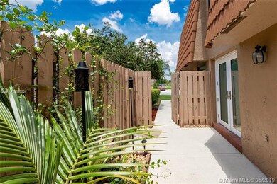 1606 W Harmony Lake Cir, Davie, FL 33324 - photo 7