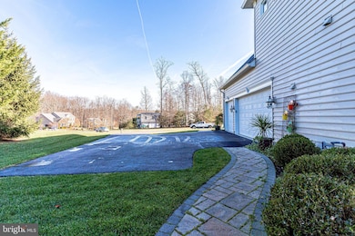 9052 John Sutherland Ln, Lorton, VA 22079 - photo 5