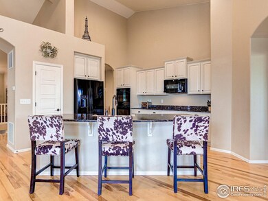 Great kitchen with double ovens