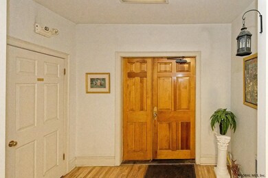 125 Circular St, Saratoga Springs, NY 12866 - photo 6