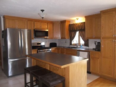 173 Oak St, Shrewsbury, MA 01545 - photo 3