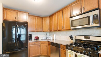 537 Bassett Ln, Norristown, PA 19403 - photo 2