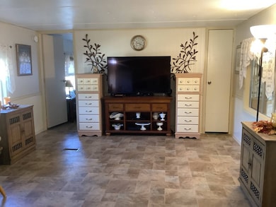 12701 SE Sunset Harbor Rd unit 39, Weirsdale, FL 32195 - photo 7