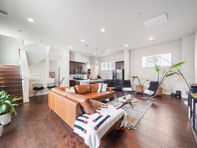 5820 Petty St unit B, Houston, TX 77007 - photo 2