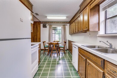 2006 Brentwood St, Gainesville, TX 76240 - photo 6