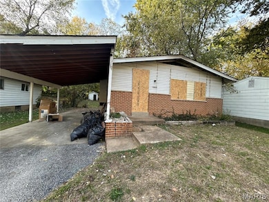 10159 Green Valley Dr, Saint Louis, MO 63136 - photo 2