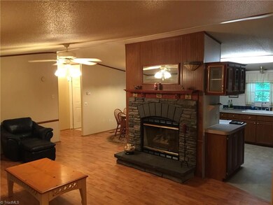 3002 Sharron Dr, Asheboro, NC 27205 - photo 2