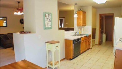 Kitchen and breakfast area