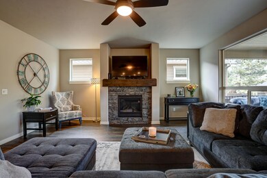 60432 Hedgewood Ln, Bend, OR 97702 - photo 7