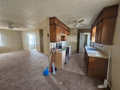 811 E 79th St, Lubbock, TX 79404 - photo 3