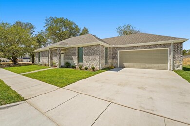 600 Baurline St, Fort Worth, TX 76111 - photo 2