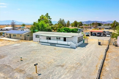 View of front of home with a mountain view, driveway, and a​​‌​​​​‌​​‌‌​​​‌​‌​​​‌‌​​​‌‌​​​​​​‌‌​‌‌‌ porch