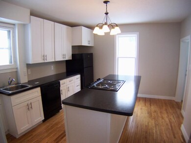 Spacious Kitchen w/sitting space at counter