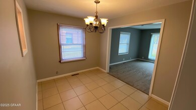 525 N 25th St, Grand Forks, ND 58203 - photo 4