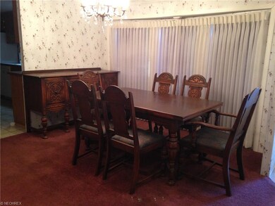 Dining room with bay window is just inside the fro
