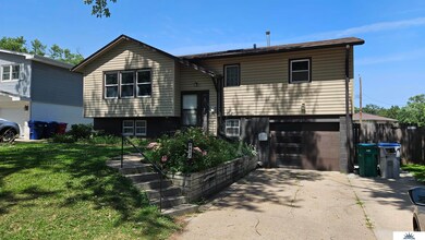 8822 Pine Dr, La Vista, NE 68128 - photo 2