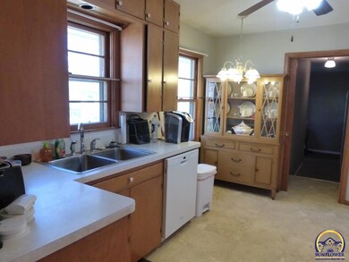 3224 SW Dorr St, Topeka, KS 66604 - photo 7