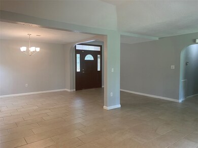 Bright & airy entrance