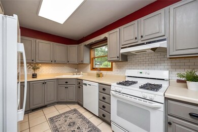 3536 50th St, Des Moines, IA 50310 - photo 5