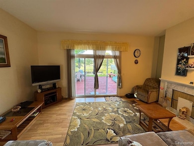 5377 Breeze Hill Place unit 10, Troy, MI 48098 - photo 6