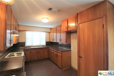 1276 Hillcrest Dr, New Braunfels, TX 78130 - photo 4