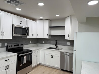 2057 N 34th Place, Phoenix, AZ 85008 - photo 4