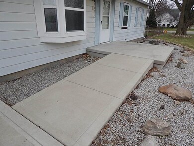 1521 W Lancaster St, Bluffton, IN 46714 - photo 2