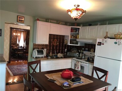 eat in kitchen