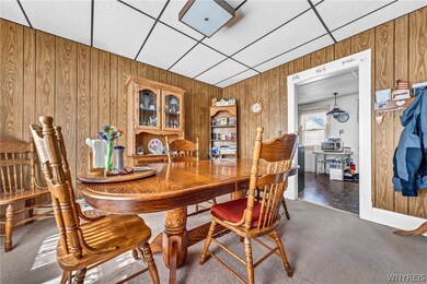 Large dining area and sitting room .