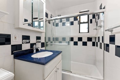 245-22 62nd Ave unit Upper, Douglaston, NY 11362 - photo 7