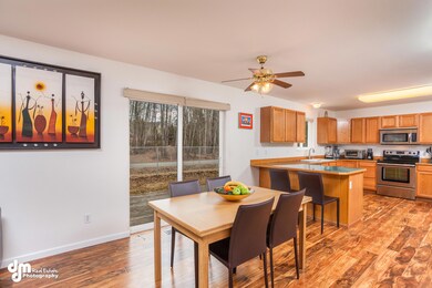Dining Area 20160422-DW-8499-FULL