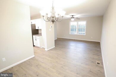 489 Lee St, Strasburg, VA 22657 - photo 4