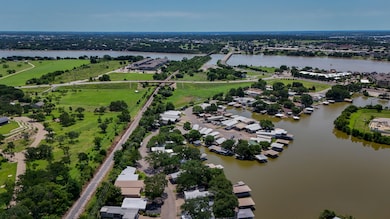 512 Brazos Harbor Cir, Granbury, TX 76048 - photo 3