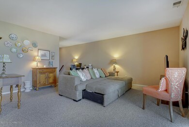 302 Gloucester Ct Matawan NJ-large-011-1
