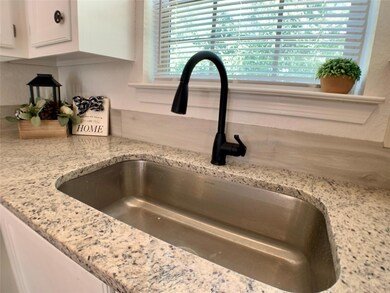 709 Shady Grove Ct, Granbury, TX 76049 - photo 6