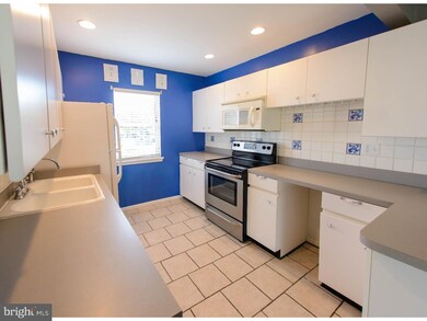 51 Apricot Ln, Levittown, PA 19055 - photo 2