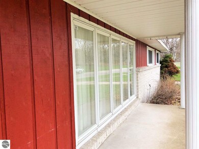 509 Ogemaw St, Oscoda, MI 48750 - photo 2