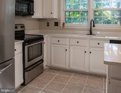 13500 Round Tree Ct, Silver Spring, MD 20906 - photo 7