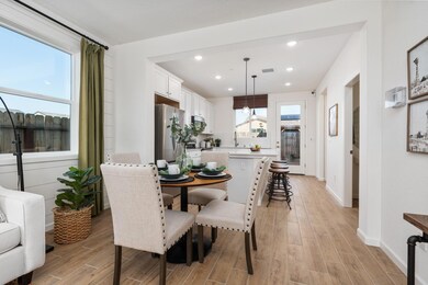 6587 E Blushing Dr, Fresno, CA 93727 - photo 7