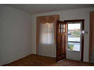 Entry/Foyer.