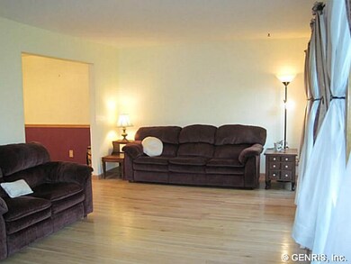 Living Room Gleaming Hardwood Floors