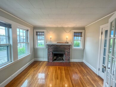 52 Edgecliff Rd unit 1, Watertown, MA 02472 - photo 3