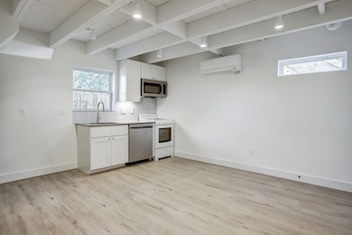 Spacious downstairs living area with kitchenn for
