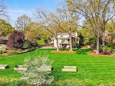 Great Back Private Back Yard!