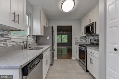 12702 N Point Ln, Laurel, MD 20708 - photo 4