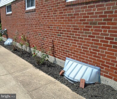 8439 Bay Dr, Pasadena, MD 21122 - photo 4