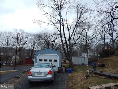 209 Yost Ave, Spring City, PA 19475 - photo 4