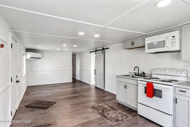 Kitchen / Living Room